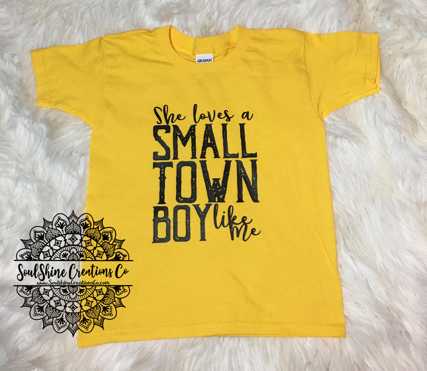 She loves a small town boy like me Kids Shirt